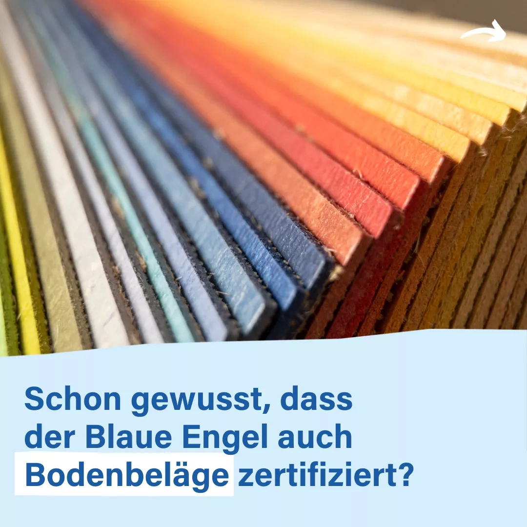 Schon gewusst, dass der Blaue Engel auch Bodenbeläge zertifiziert? - Bodenplatten in verschiedenen Farben direkt nebeneinander, hochkant